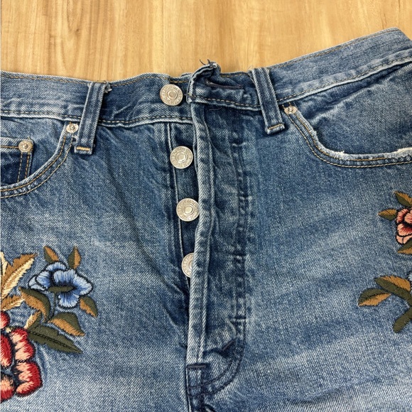 Abercrombie and Fitch embroidered denim shorts - Picture 4 of 8
